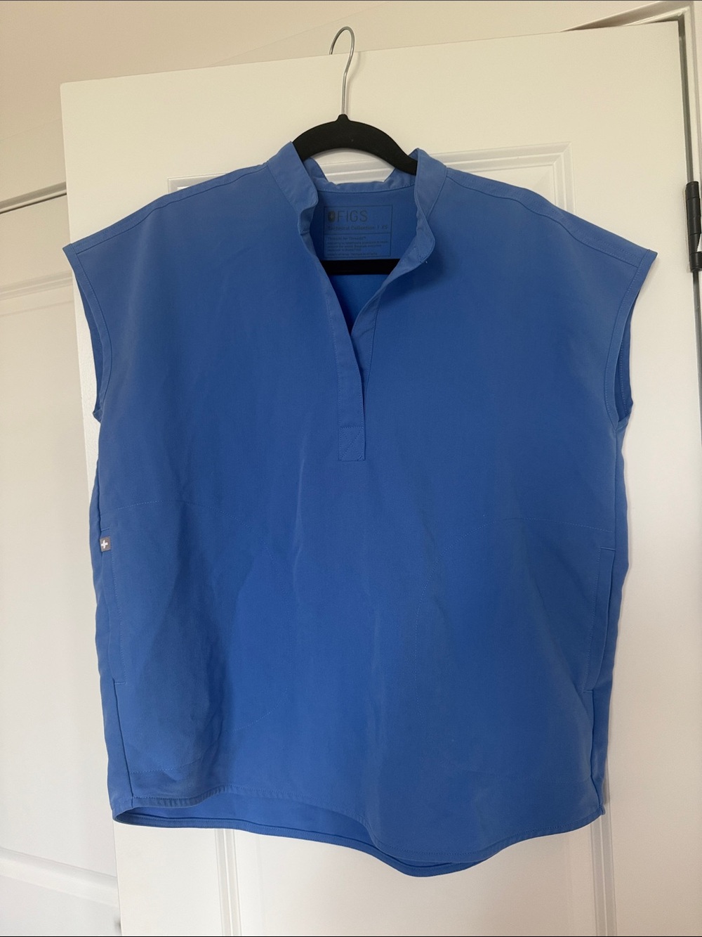 Figs scrub top